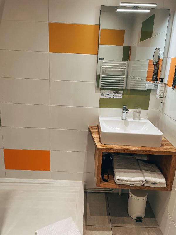 Garden Hotel Rennes Centre Gare - image 42