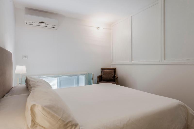 Deluxe Two-Bedroom Apartment image 4