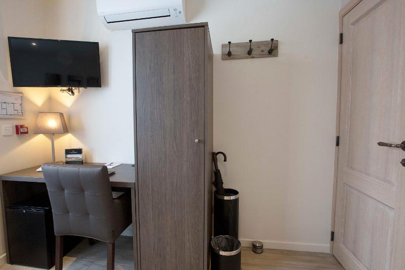 Single Room with Terrace image 2