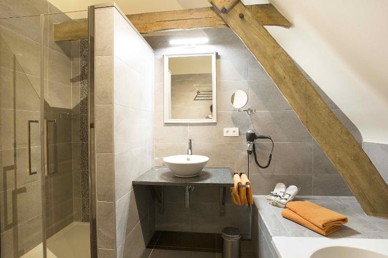 Deluxe Double Room with Balcony image 3