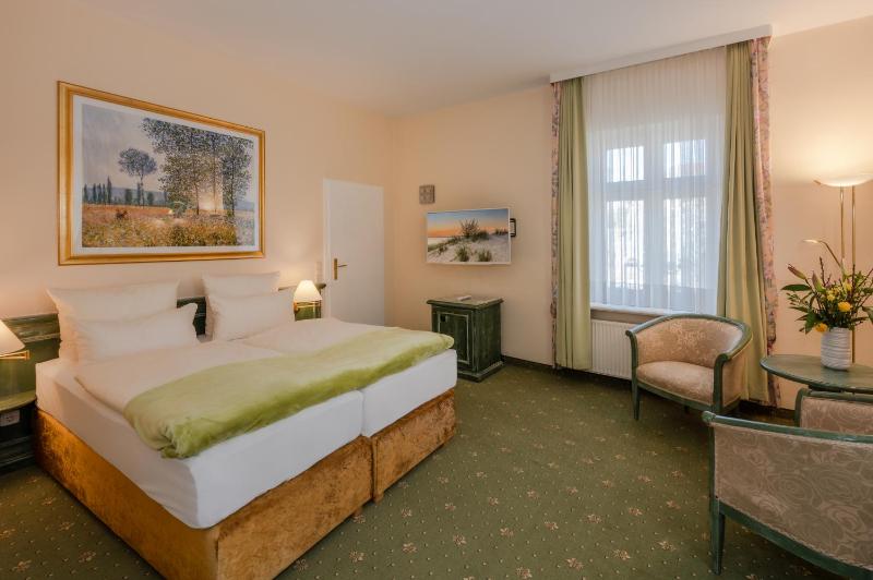 Classic Double Room image 1