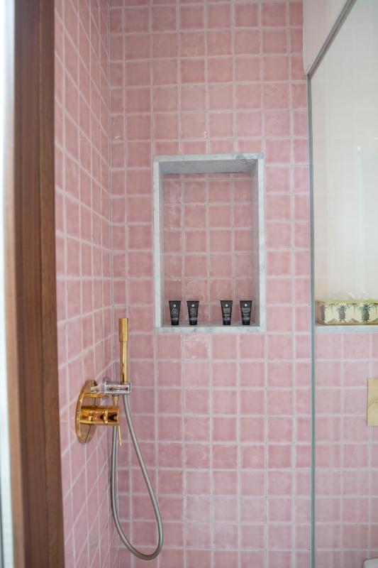Deluxe Suite image 3