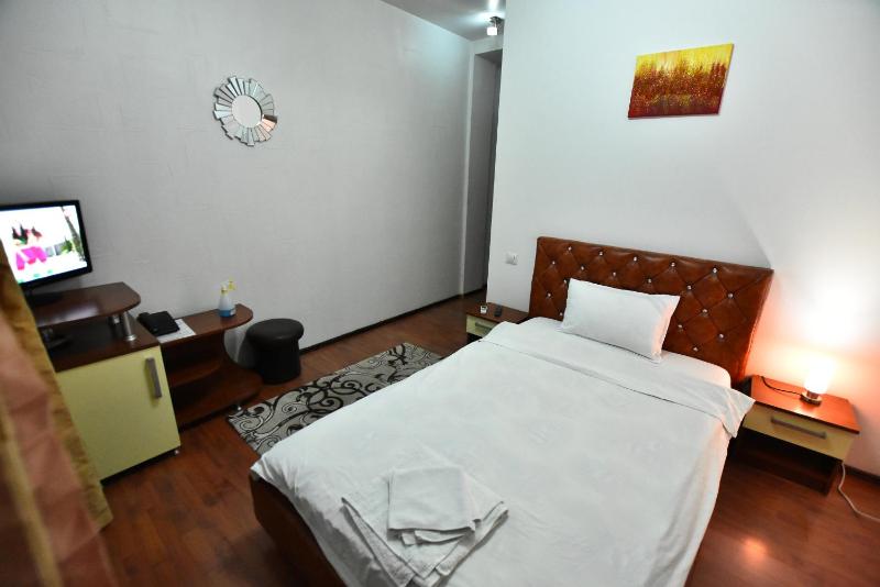 Standard Single Room image 3