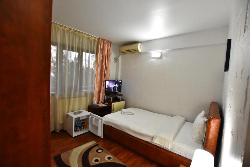 Standard Single Room image 4