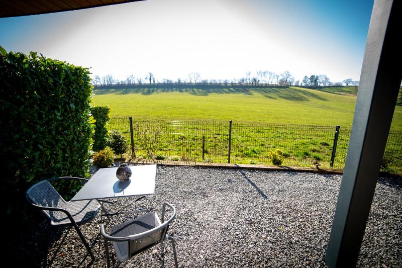 Standard Triple Room with Terrace image 4