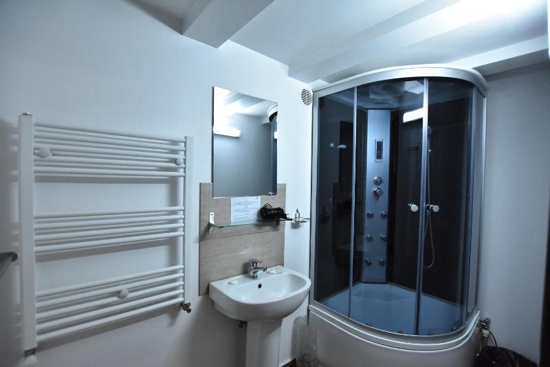 Hotel Euphoria - image 35