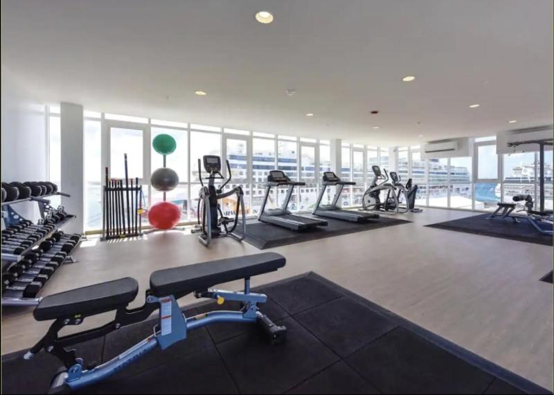 Stylish luxury condo central location ocean view pool - image 12