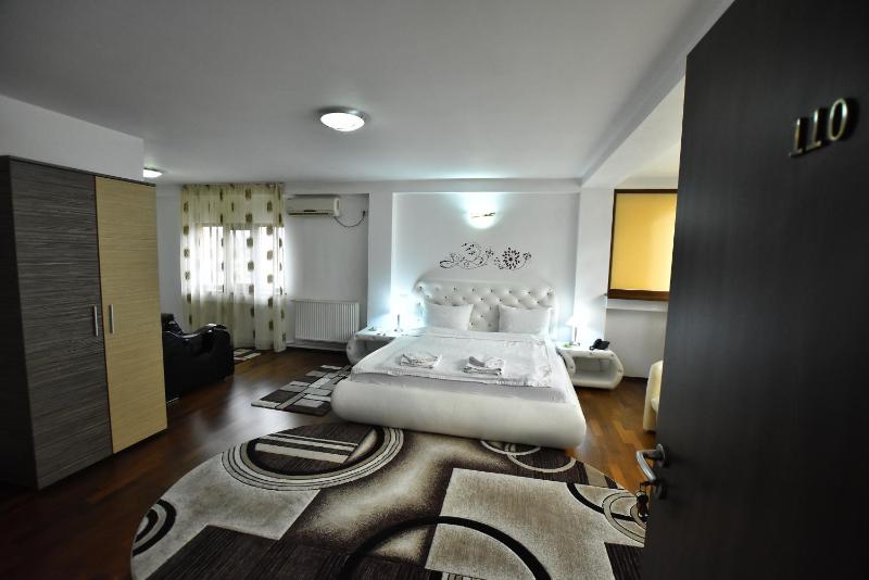 Hotel Euphoria - image 48