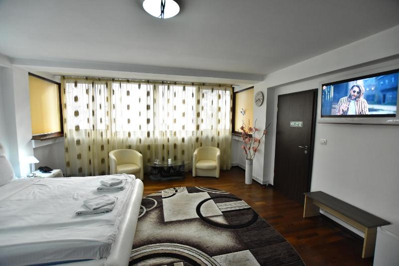 Hotel Euphoria - image 29