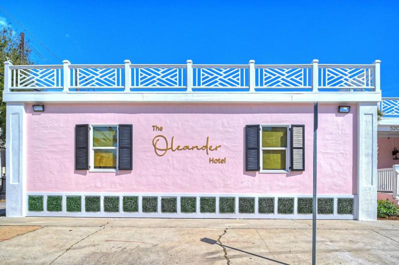 Room 5 Oleander Hotel Downtown Galveston Hotel Near Cruise Terminal & Beach - image 15