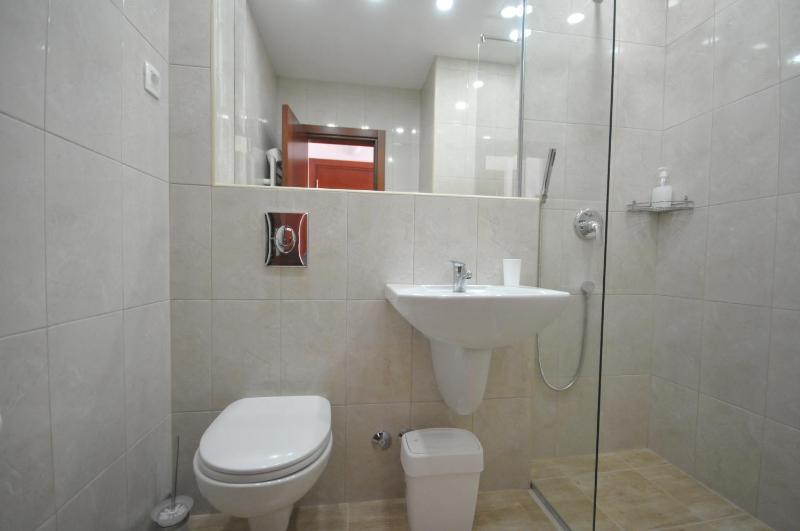 Triple Room with Balcony image 3