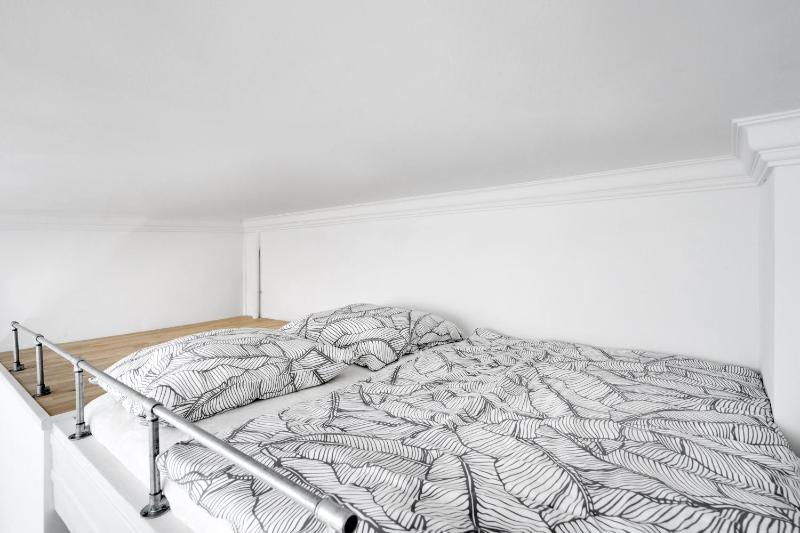 One-Bedroom Apartment image 3