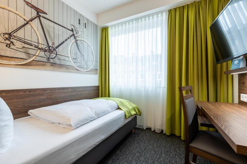 Single Room image 4