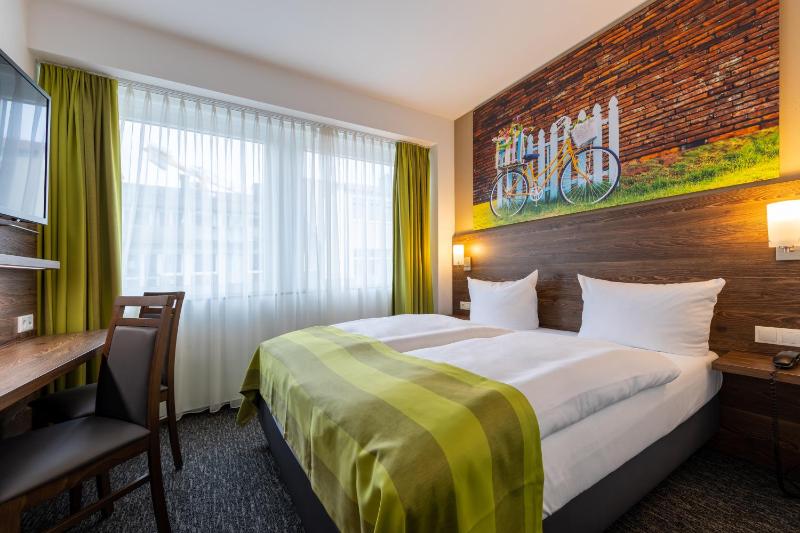 Double Room image 3