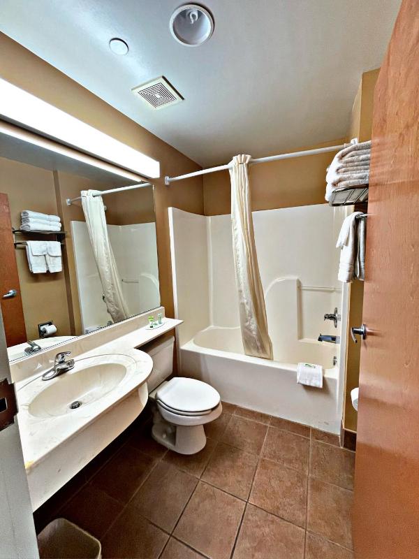 Single Room with Private Bathroom image 1
