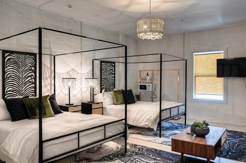 Room 8 Oleander Hotel Downtown Galveston Hotel Near Cruise Terminal & Beach - image 25