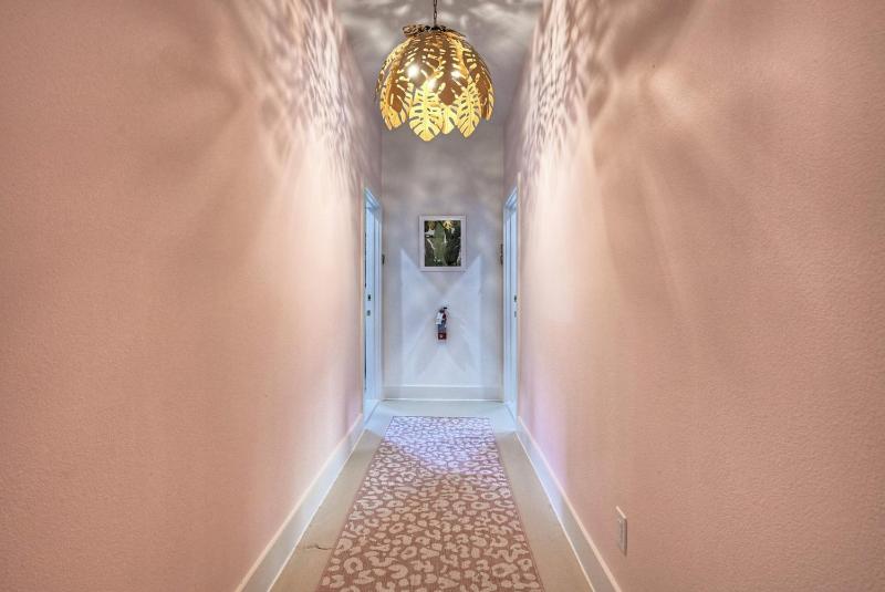 Room 8 Oleander Hotel Downtown Galveston Hotel Near Cruise Terminal & Beach - image 15