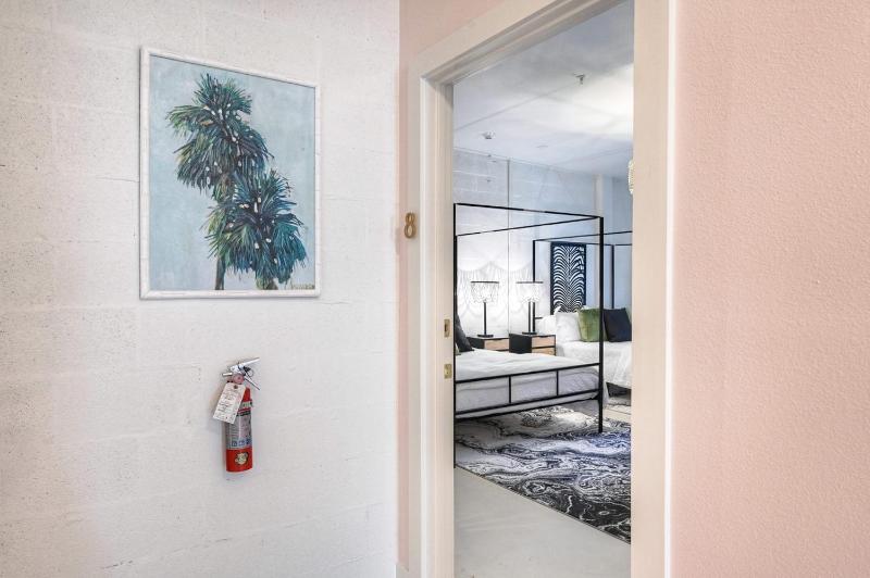 Room 8 Oleander Hotel Downtown Galveston Hotel Near Cruise Terminal & Beach - image 20