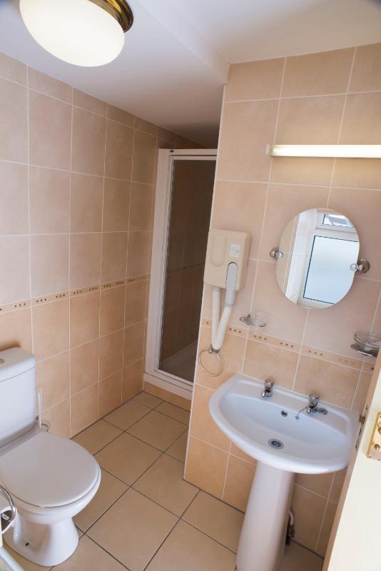 Twin Room image 2