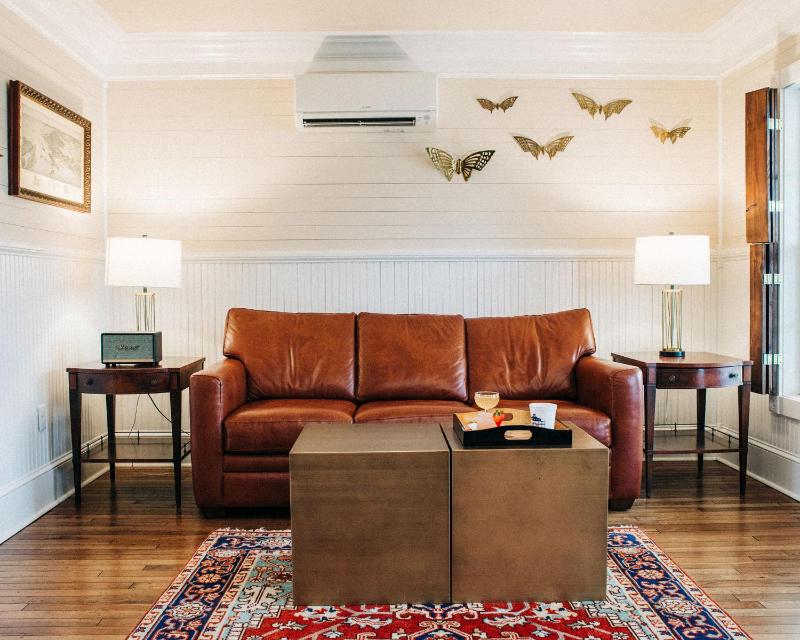 Superior King Suite image 3
