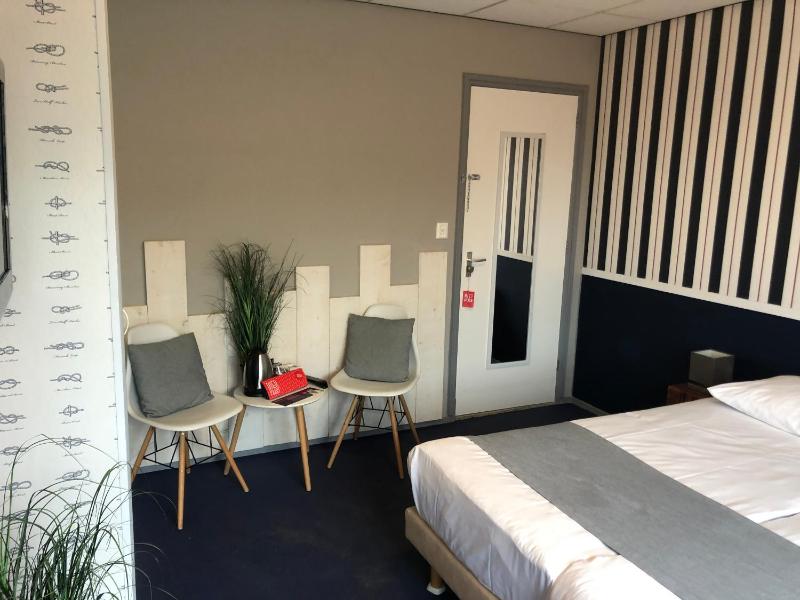 Double Room with City View image 2