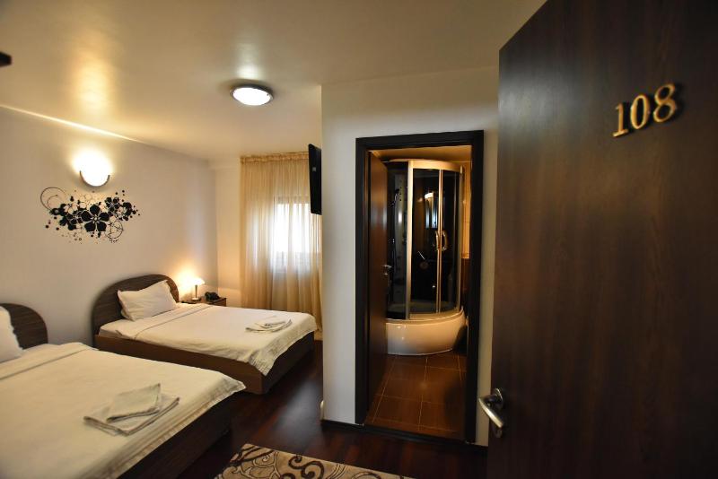 Hotel Euphoria - image 42