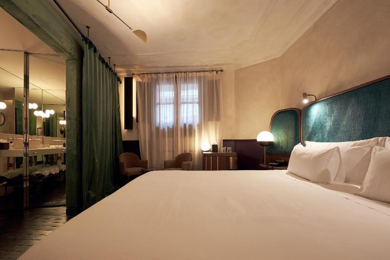 Standard Double Suite image 2