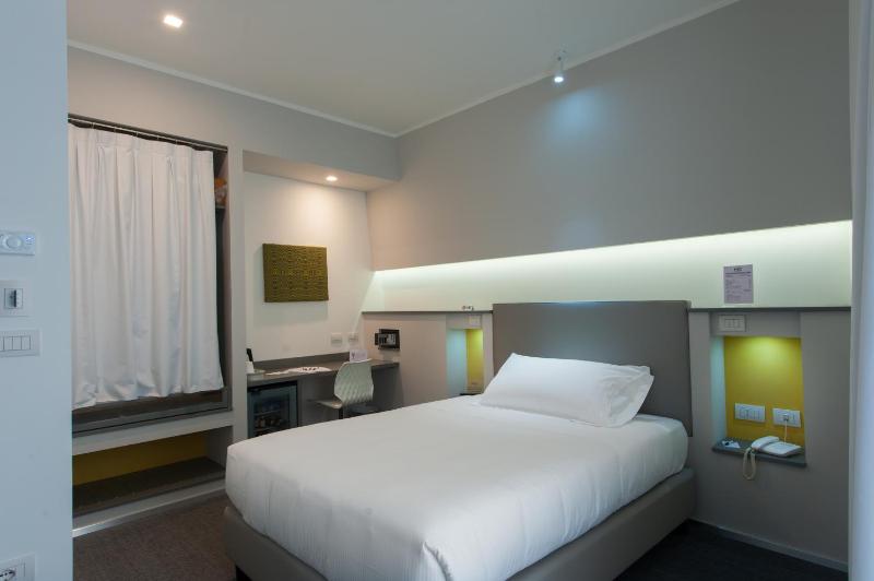 Deluxe Single Room image 4