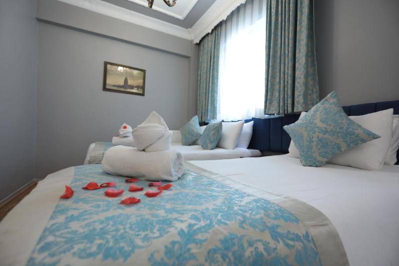 Superior Family Room image 3