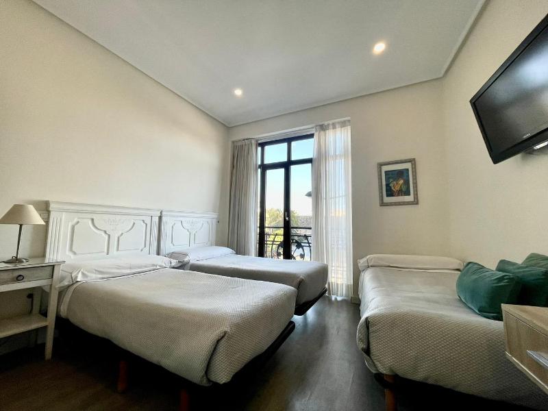 Triple Room image 2