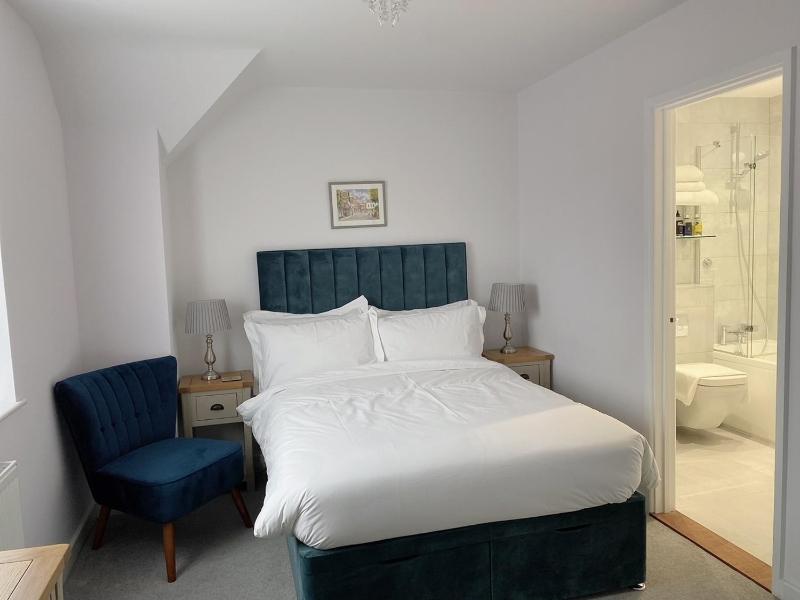 Deluxe Double Room with Bath image 4