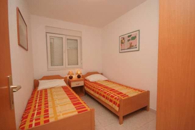 Apartment (4 Adults + 1 Child) image 2