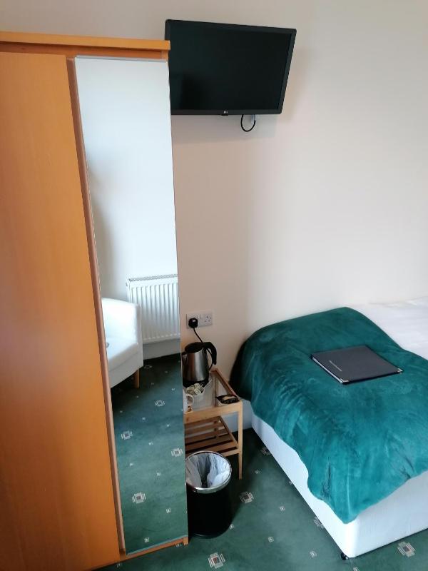 Standard Single Room image 3
