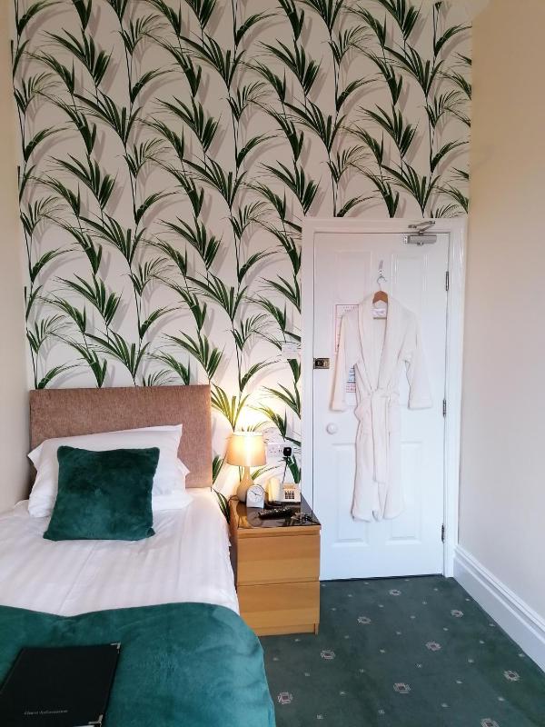 Standard Single Room image 4