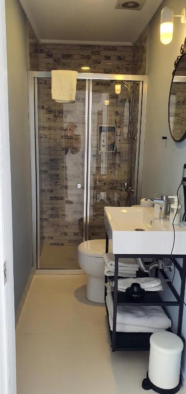 Deluxe Double Room with Sea View image 4