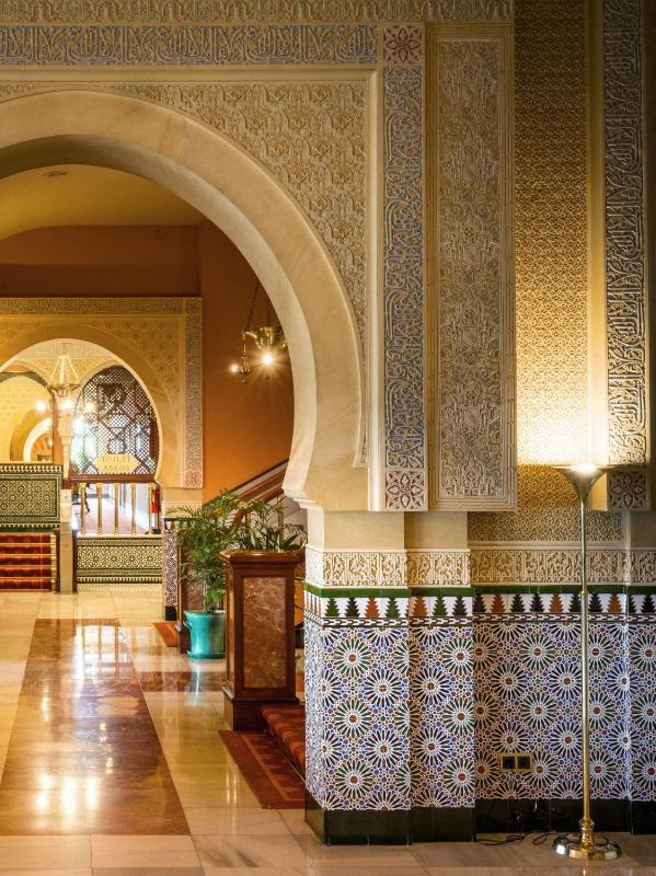 Alhambra Palace Hotel - image 16