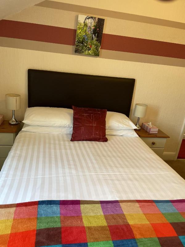 Double Room with Private Bathroom image 3