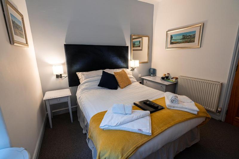 Double Room with Private Bathroom image 2