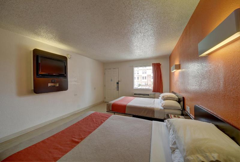 King Room with Two King Beds image 4