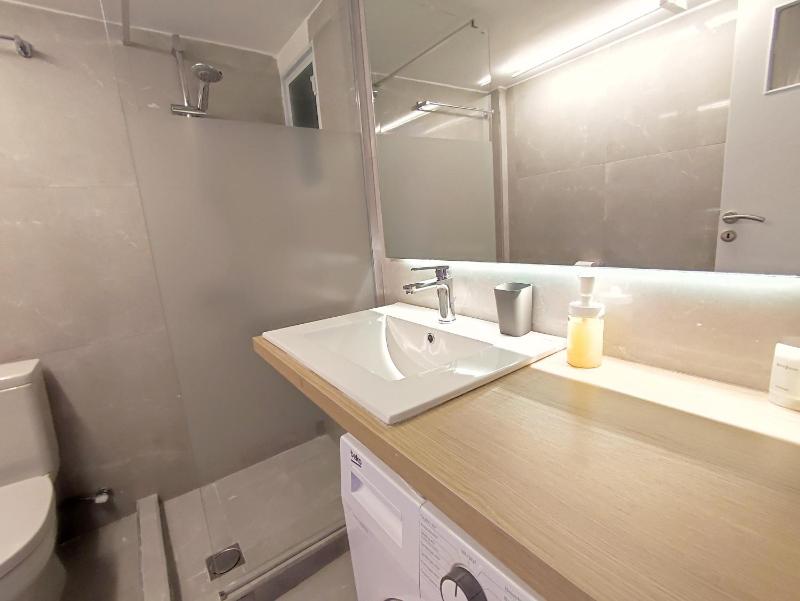One-Bedroom Apartment image 4