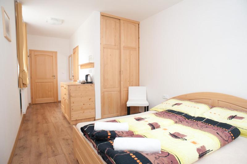 Double or Twin Room image 3