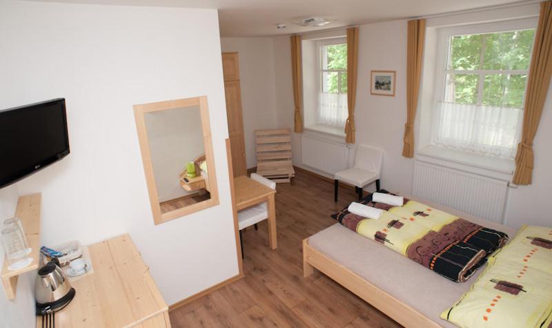 Triple Room with Shower image 3
