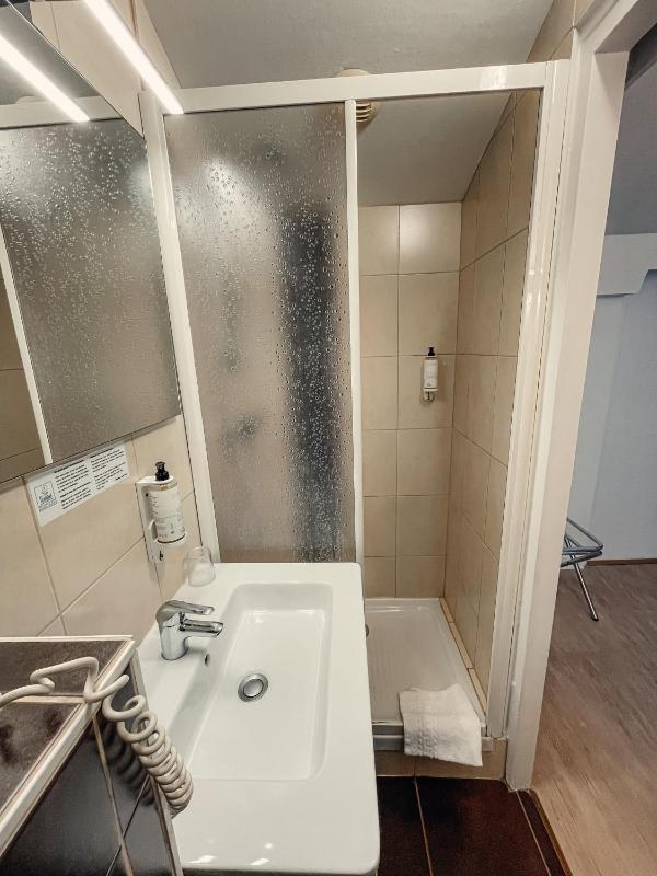 Garden Hotel Rennes Centre Gare - image 12