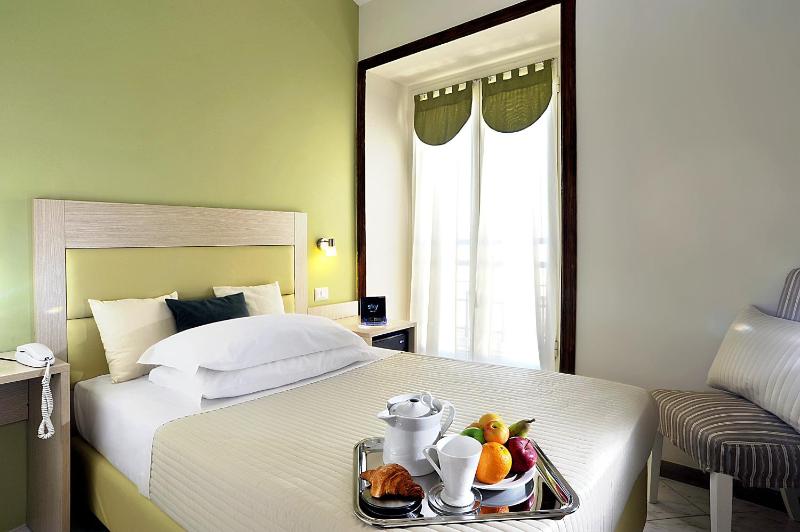 Double Room with French Bed image 2