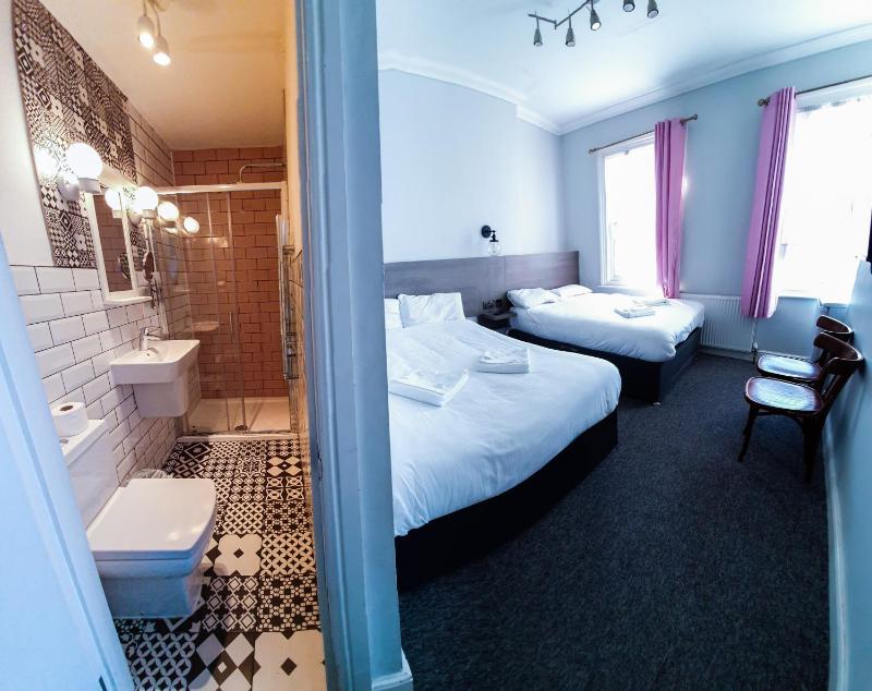 Quadruple Room image 1