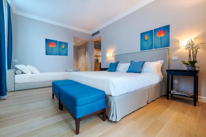 Superior Family Room image 2