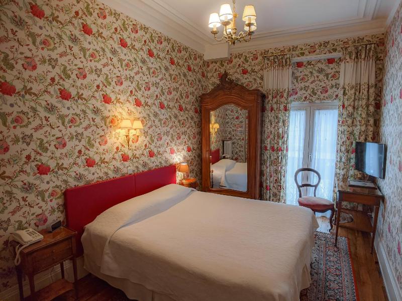 Connecting Rooms image 1