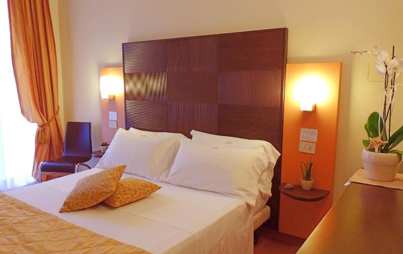 Economy Double Room image 1