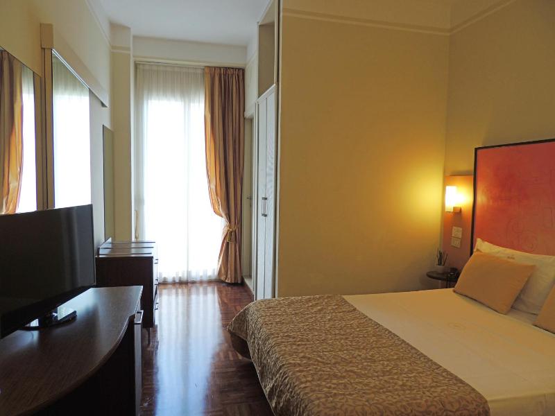 Standard Double Room image 4