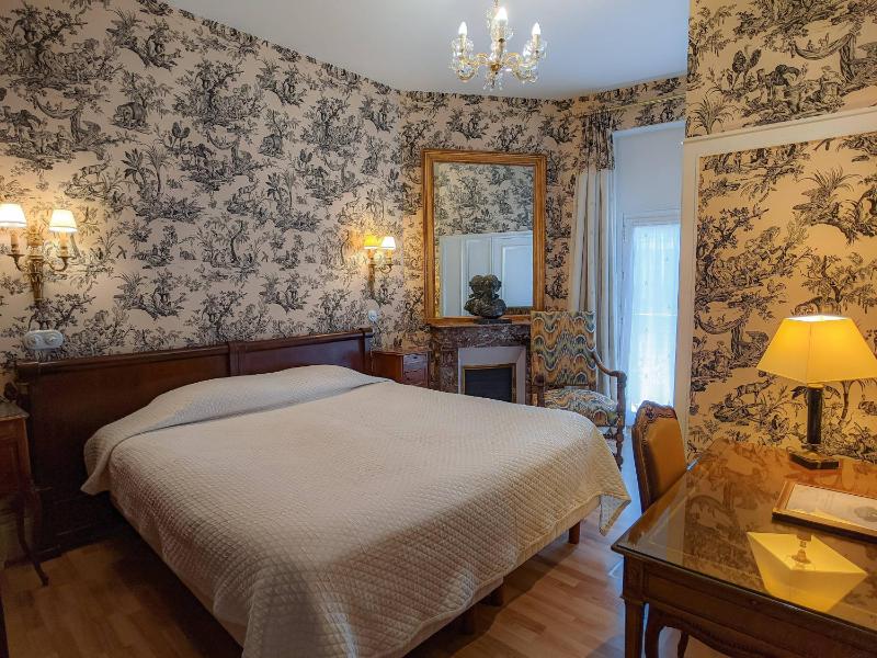 Small Single Room image 2